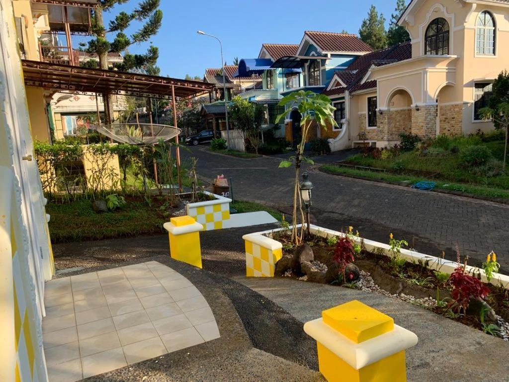 Villa Wubao Kota Bunga 3 Kamar Harga Budget Cinengangirang Exterior photo